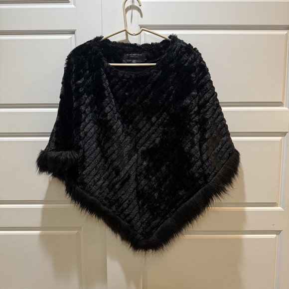 Marc New York Andrew Marc Poncho Womens‎ Small Medium Faux Fur Cape Shawl Cozy - Picture 1 of 6